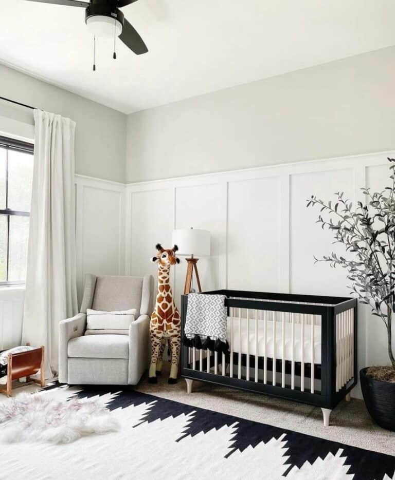 Giraffe in Jungle Theme Nursery