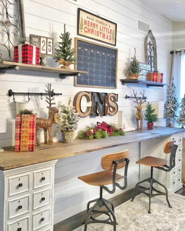 Farmhouse Home Office With Christmas Décor