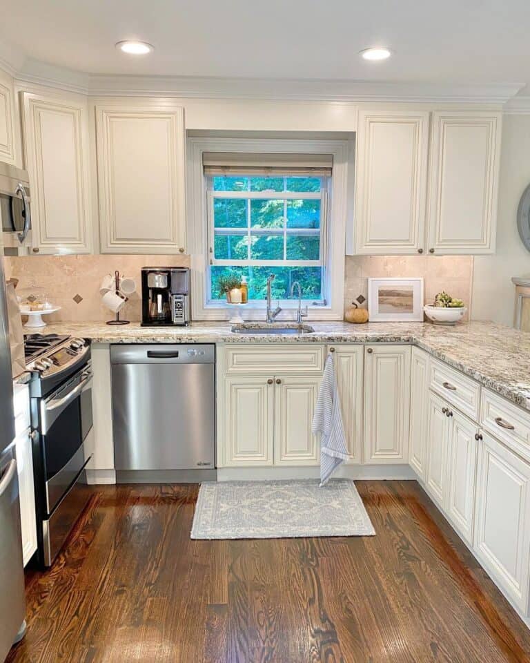 U Shaped Kitchen With Mottled Brown Counters
