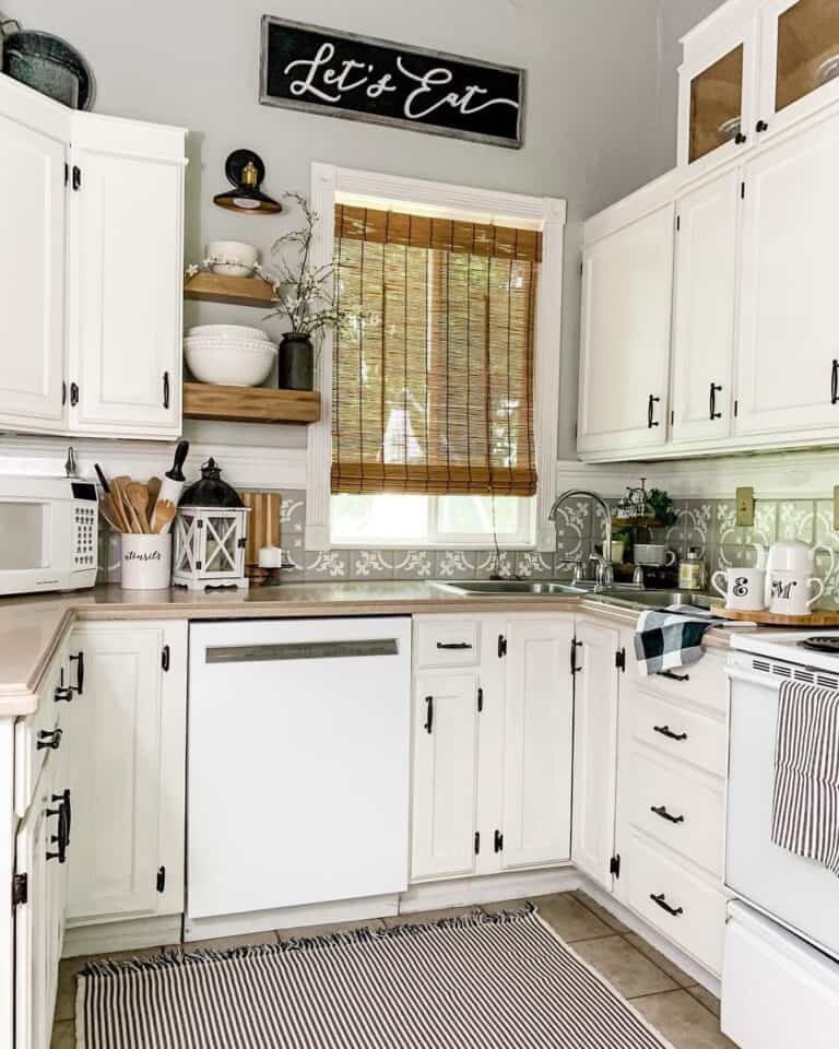 U Shaped Kitchen With Ornate Backsplash