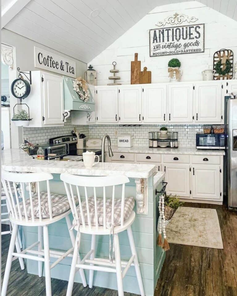 Modern U Shaped Kitchen With an Island