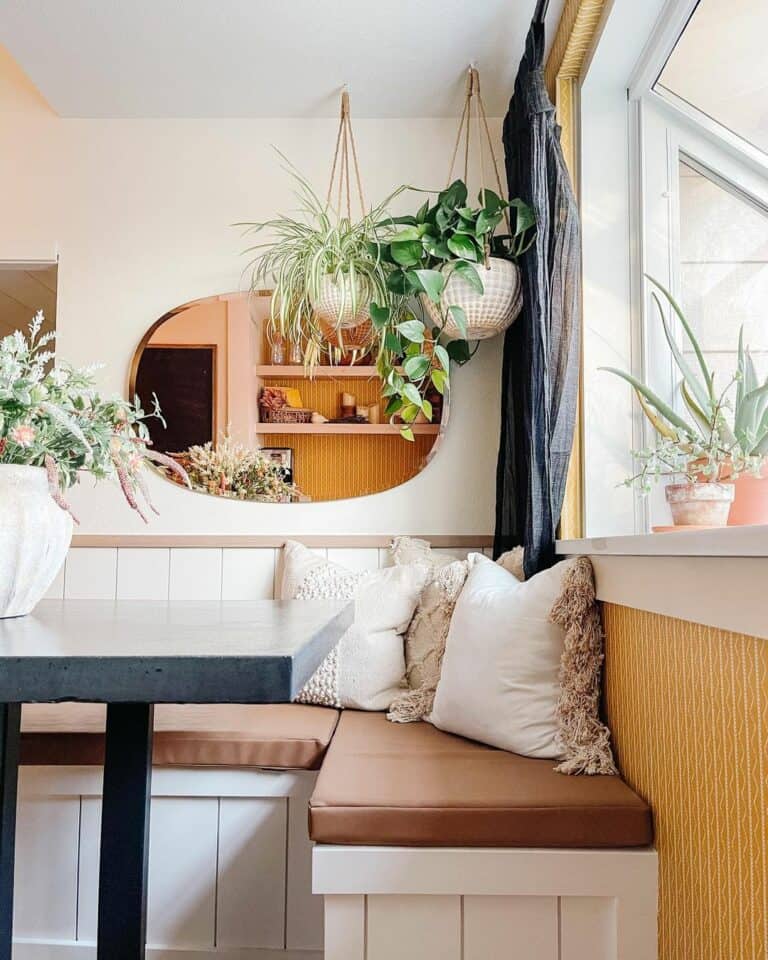 Vibrant Wall in a Breakfast Nook