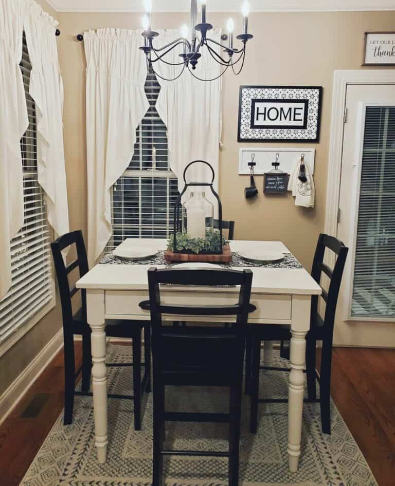 Ruffled Drapes in Corner Breakfast Nook