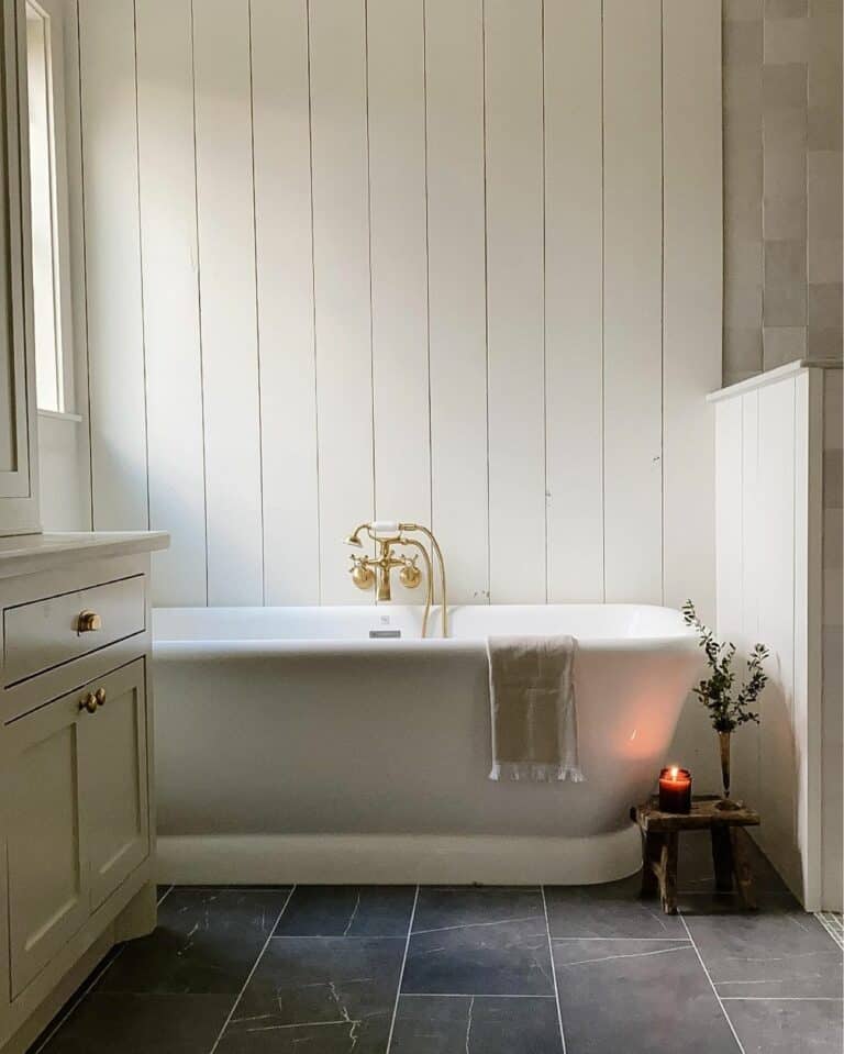 Luxurious Freestanding Tub With a Hand Held Shower