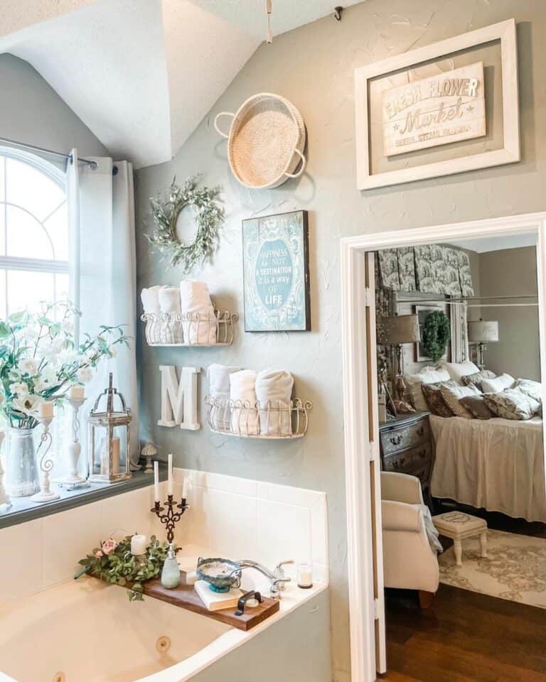 Cottage Bathroom Wall Décor
