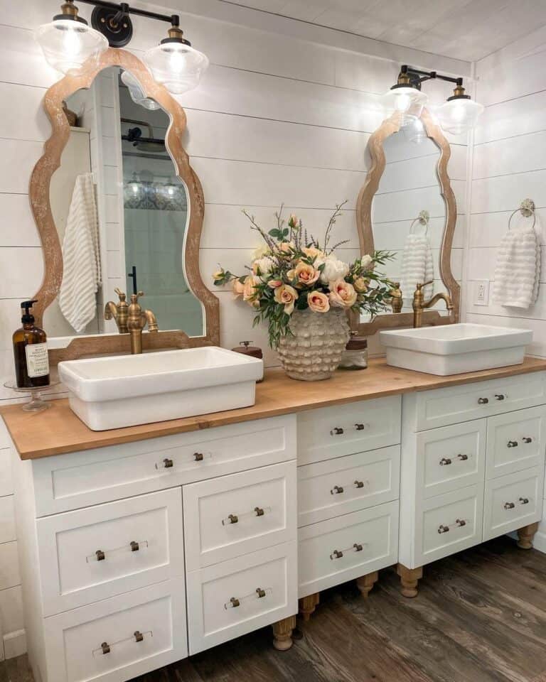 Unique Mirrors for an Eye-catching Design