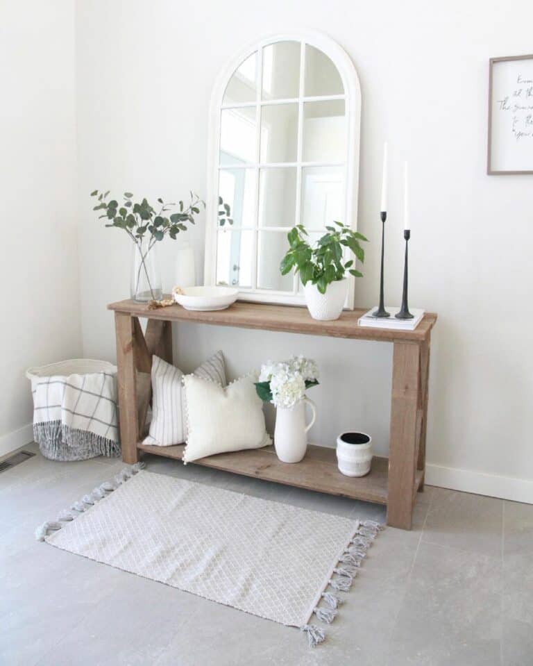 Living in White Wonderland Tiled Entryway