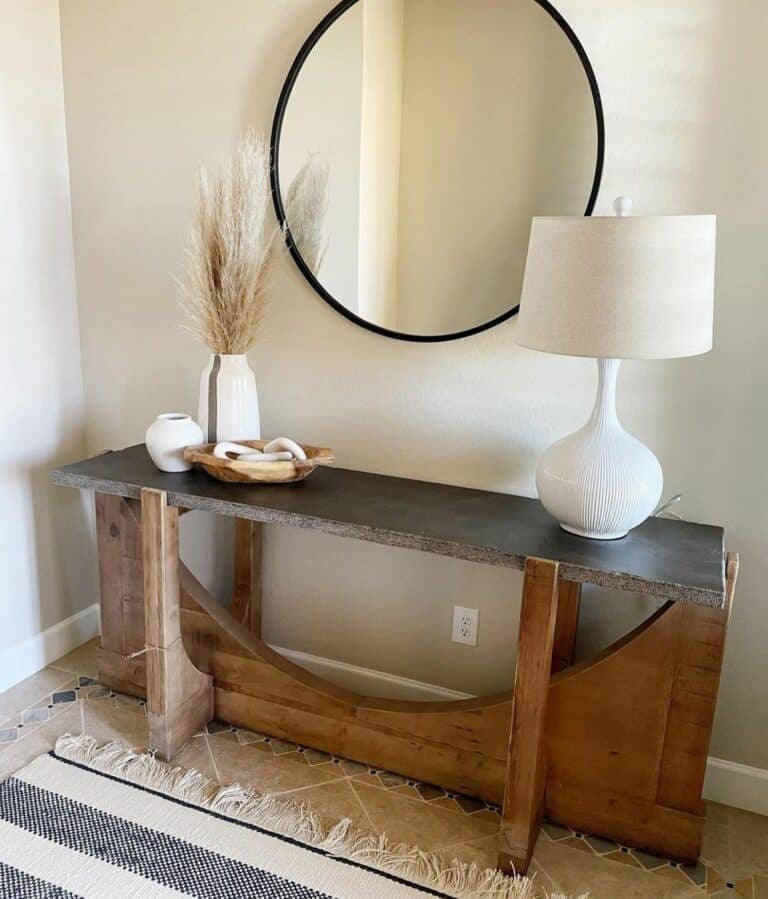 Natural Sophistication for Tiled Entryway
