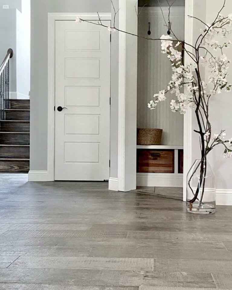 Clear Glass Floor Vase Décor Ideas for a Farmhouse Entry