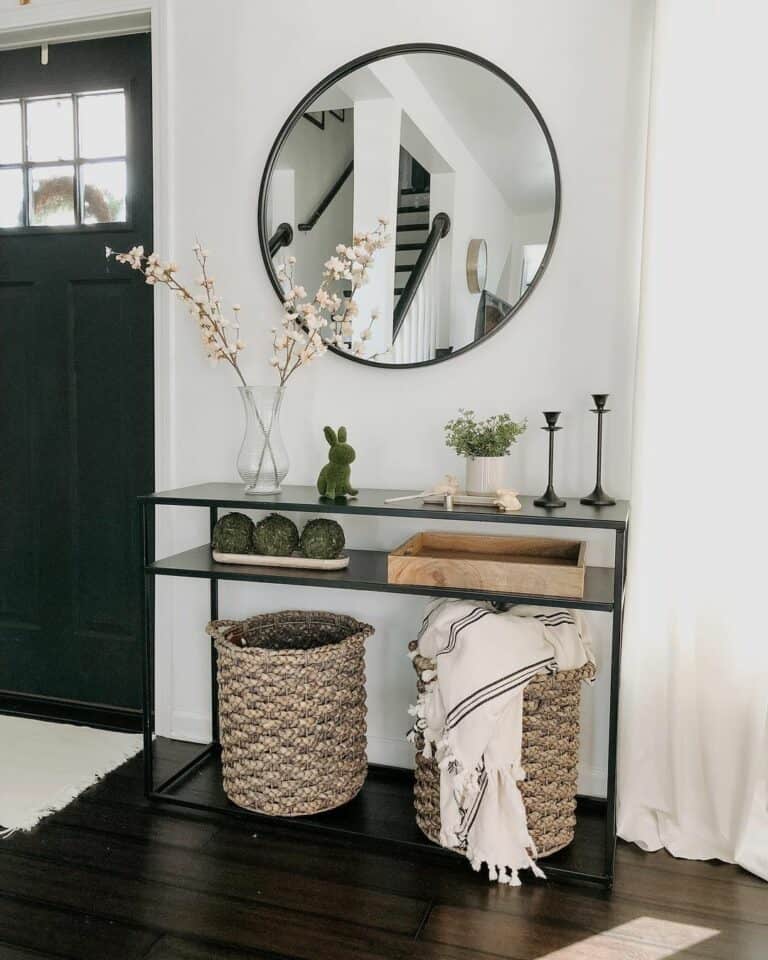 Entry Table Décor Ideas With Black Table