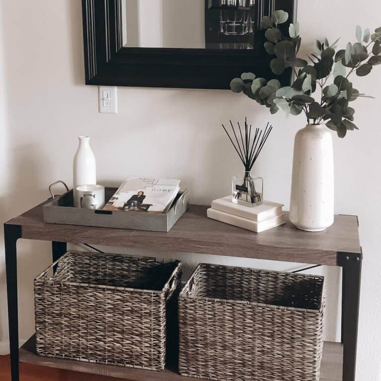 Neutral Entry Table Décor