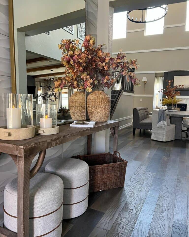Fall-themed Entry Table Décor Ideas
