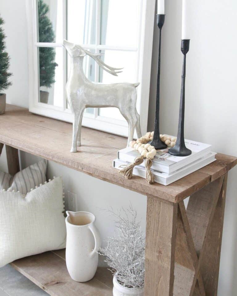 Easy Farmhouse Entryway Table Décor Ideas