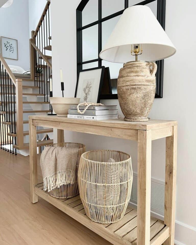 Simple Décor on Entry Table