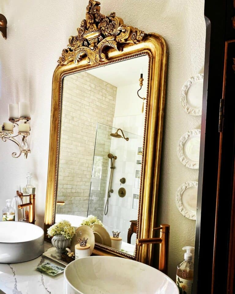 Farmhouse Décor Alongside Vintage Accents