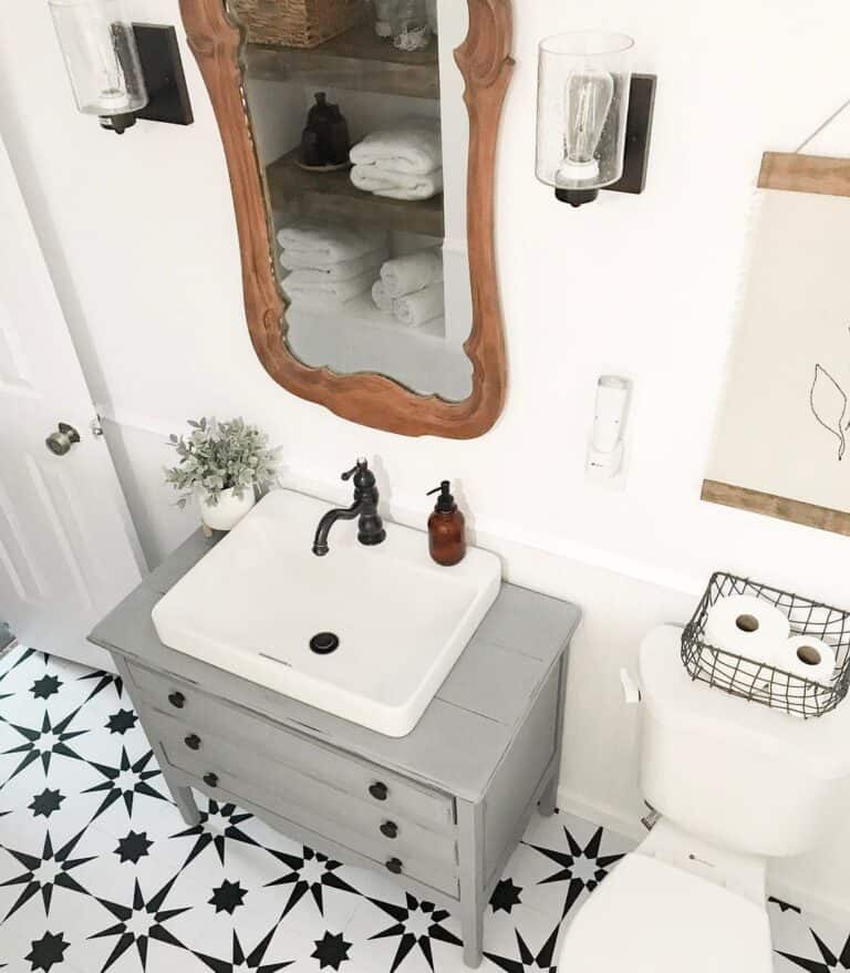 Star-Patterned Black and White Tile Floor