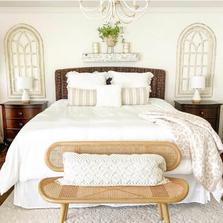 Relaxing and Bright Bedroom With Natural Materials