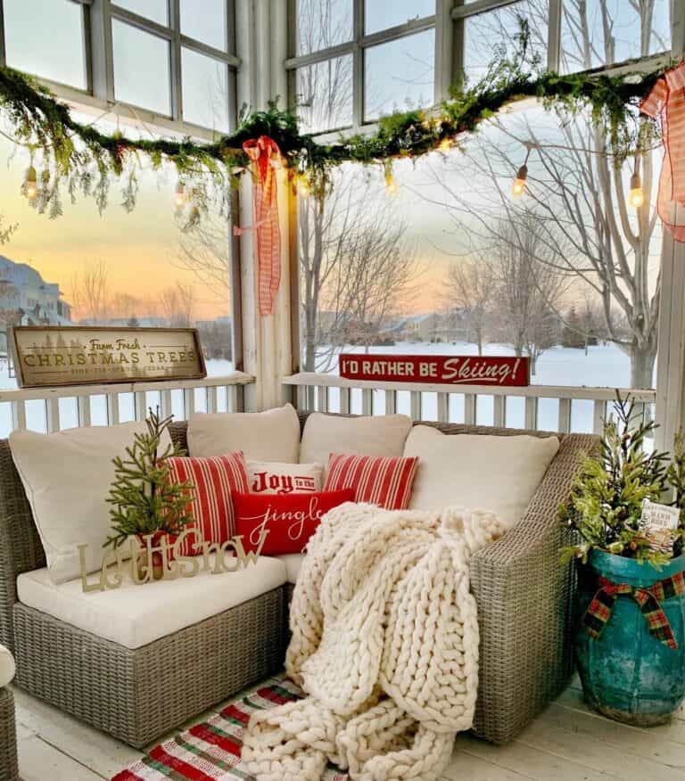 Festive Pillows and a Thick White Blanket