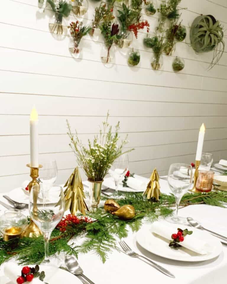 Plant Wall Matches Table Décor
