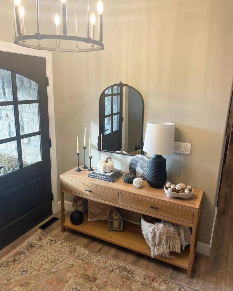 Modern Foyer Table Décor