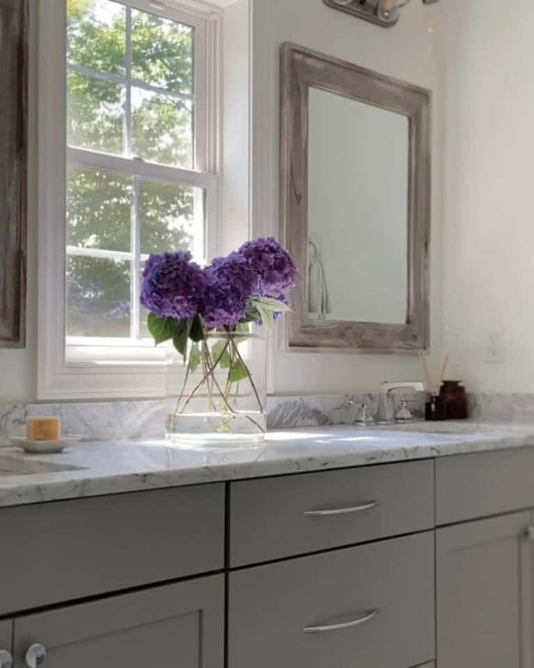 Colors That Go With Purple in a Neutral Space