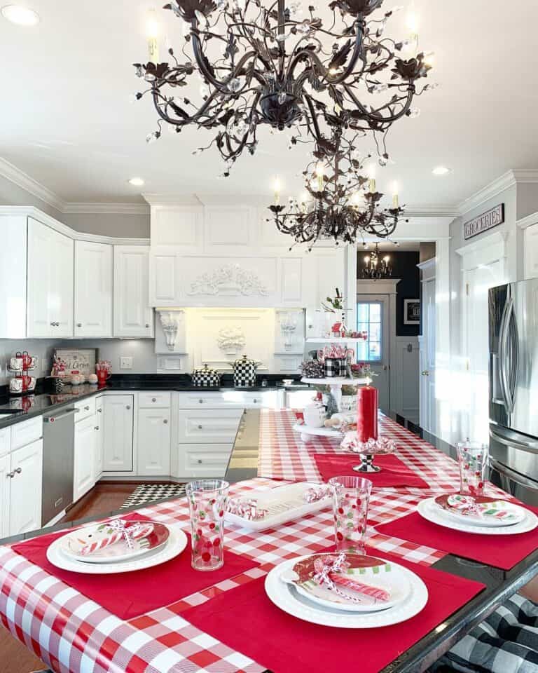 Buffalo Plaid Holiday Kitchen Décor