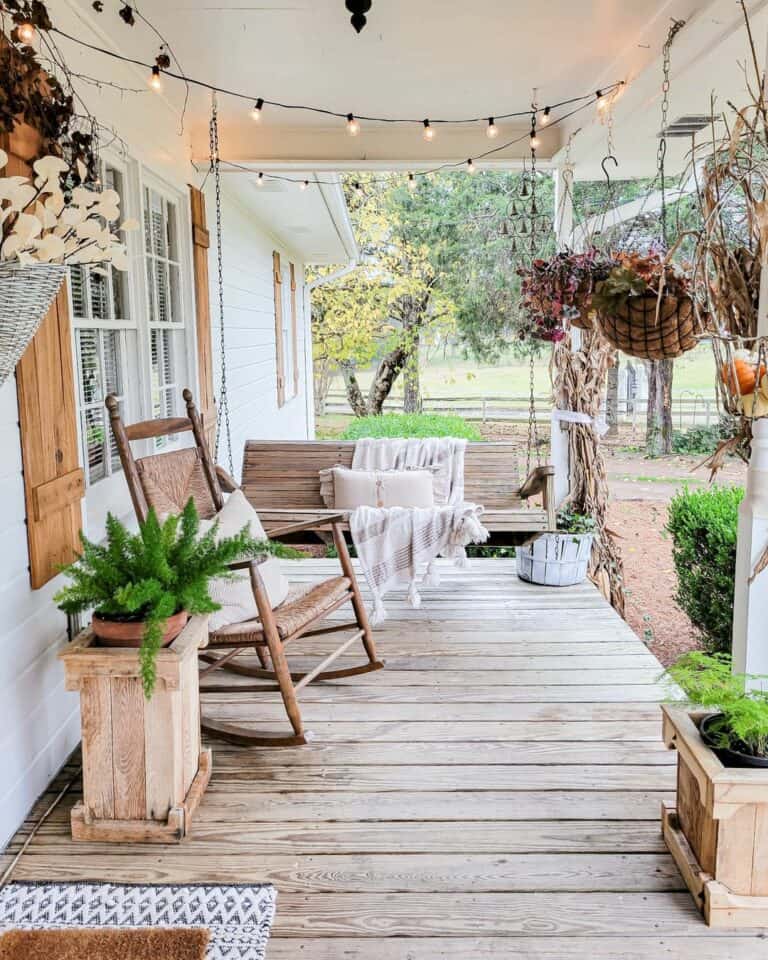 Wood Features Blend Into the Deck