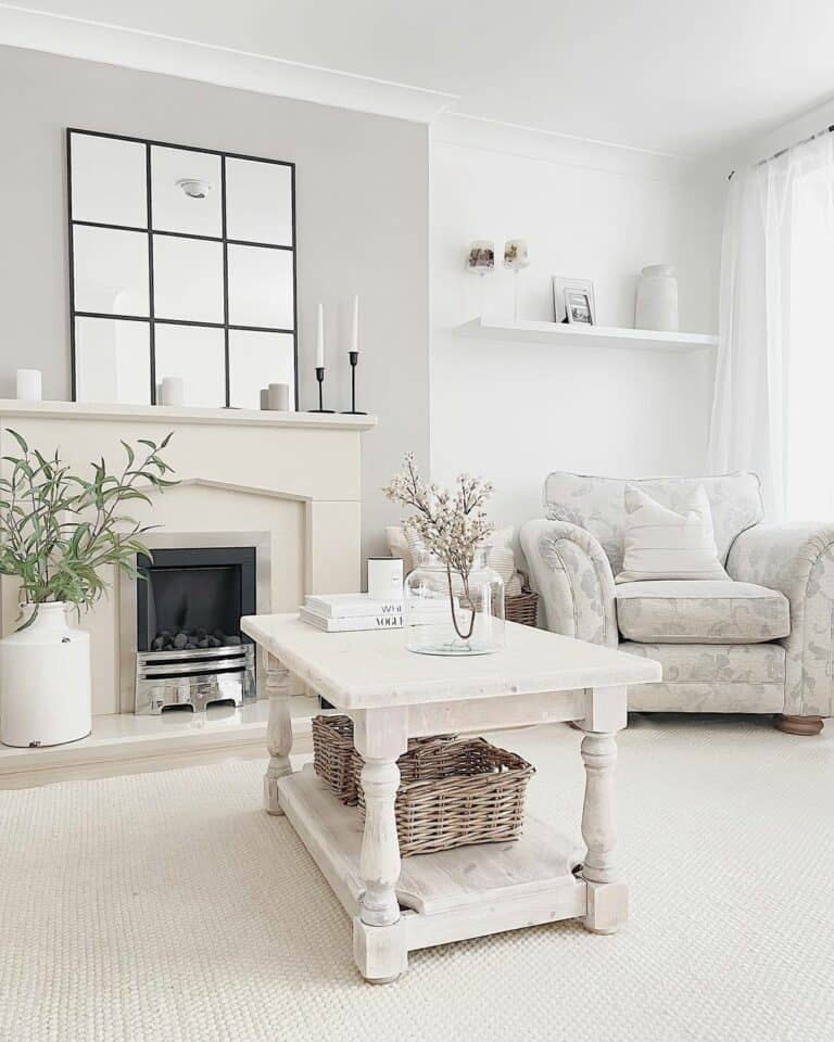 Pristine Living Room Focuses on Light Colors