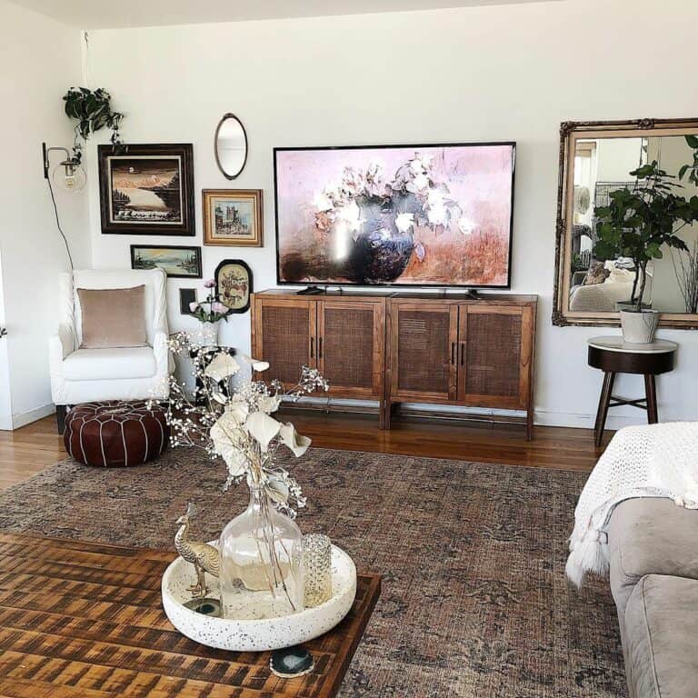 Living Room Walls for Displaying Vintage Décor