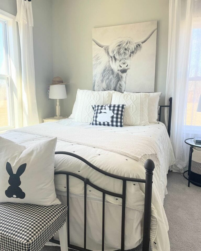 Charming Bedroom Decor With Flowing Drapes