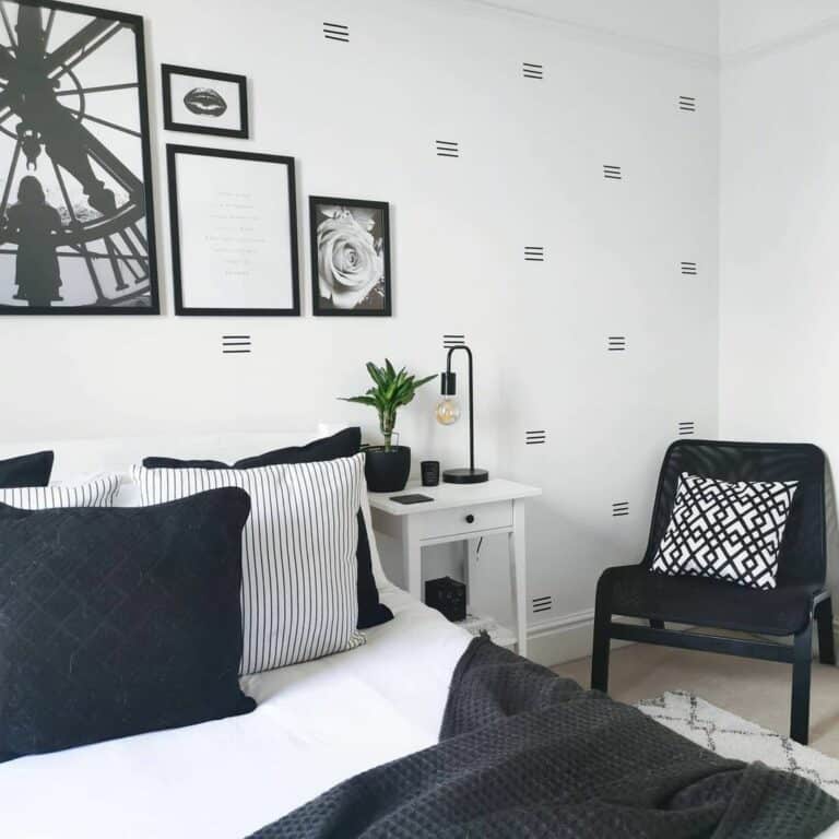 Color Blocking Balances a Bedroom Design