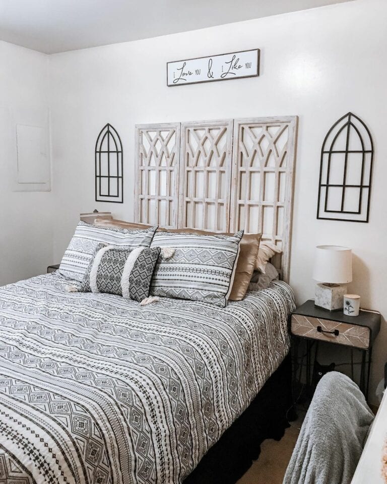 Farmhouse-style Headboard in Three Panels
