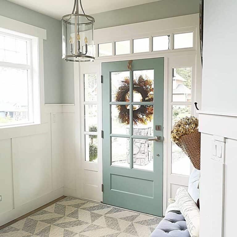 Fresh Colors Create a Coastal Entryway