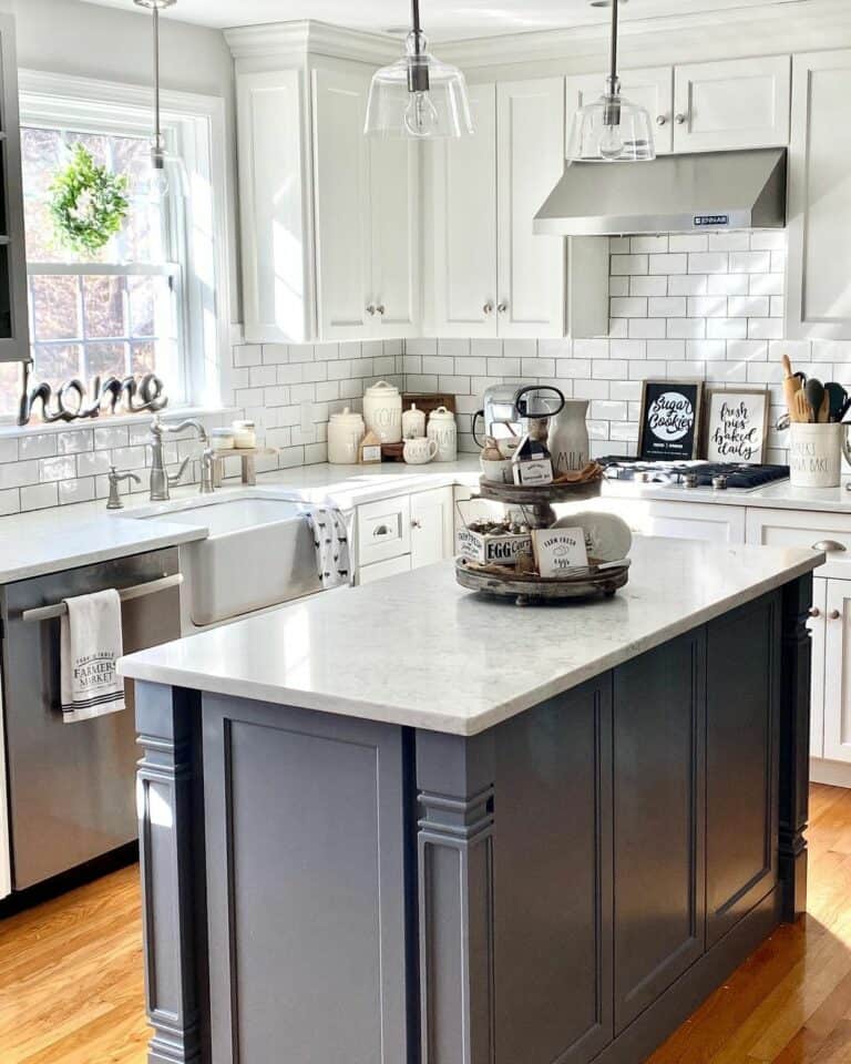 Modern Farmhouse Kitchen With White Countertop