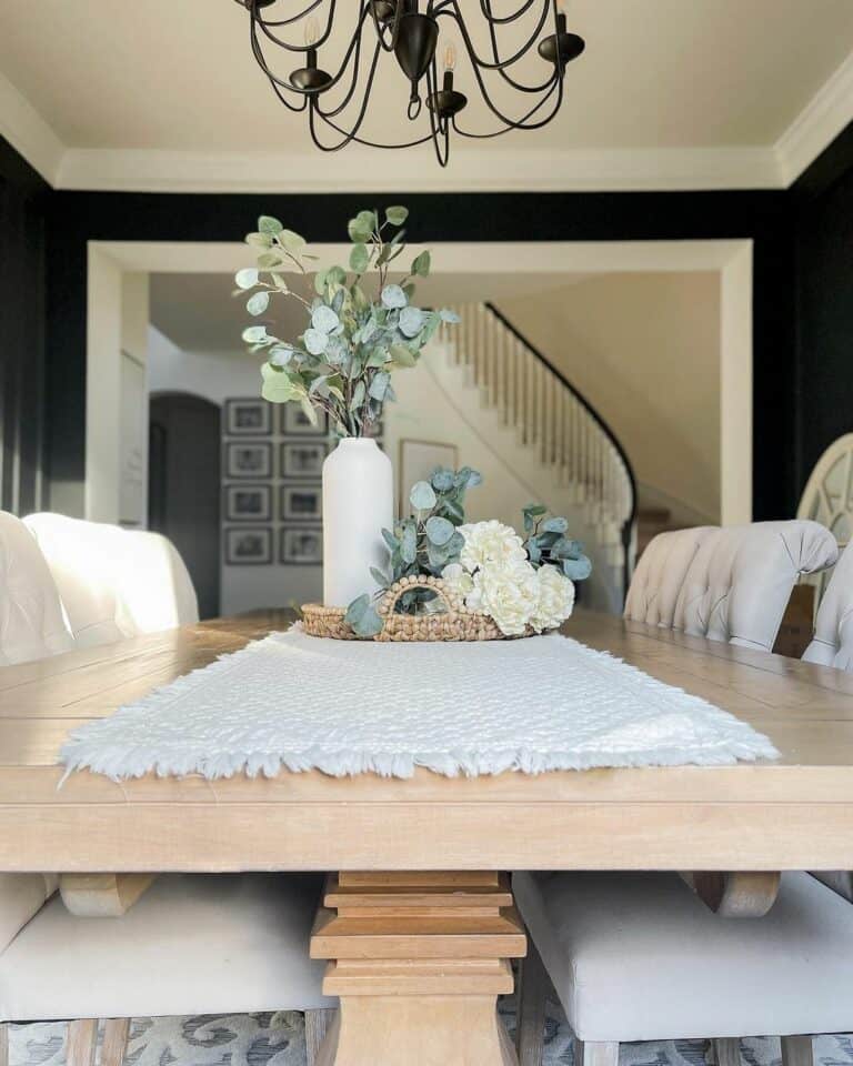 Black and White Farmhouse Dining Room Décor
