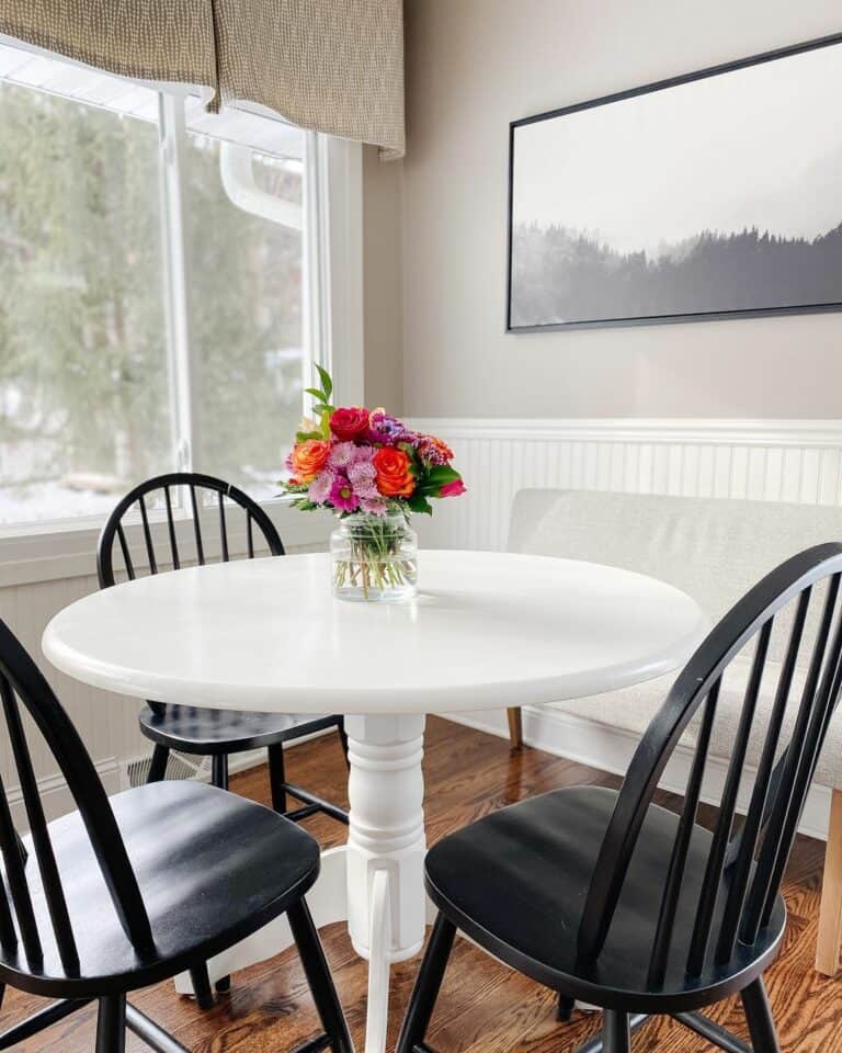Simple Floral Arrangements for a Bright Spring Centerpiece
