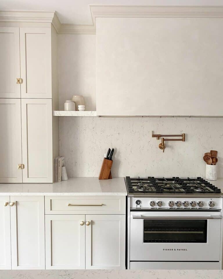 Metallic Kitchen Hardware Ideas