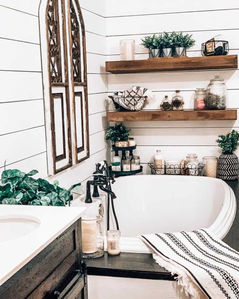 Soaking Tub With Spa-like Décor