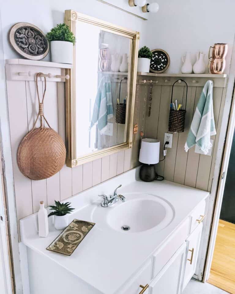 Stylish Wall Décor Focused on Utility
