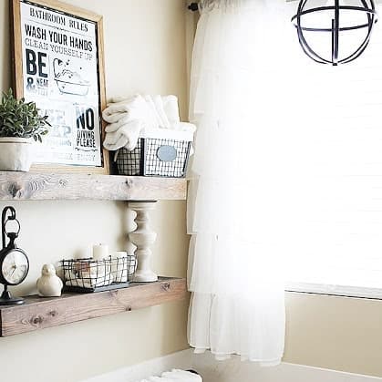 Farmhouse Bathroom Shelving Décor