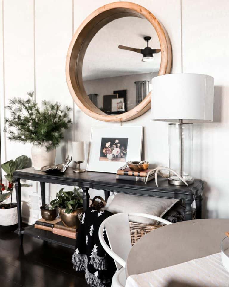 Modern Entryway Table Décor