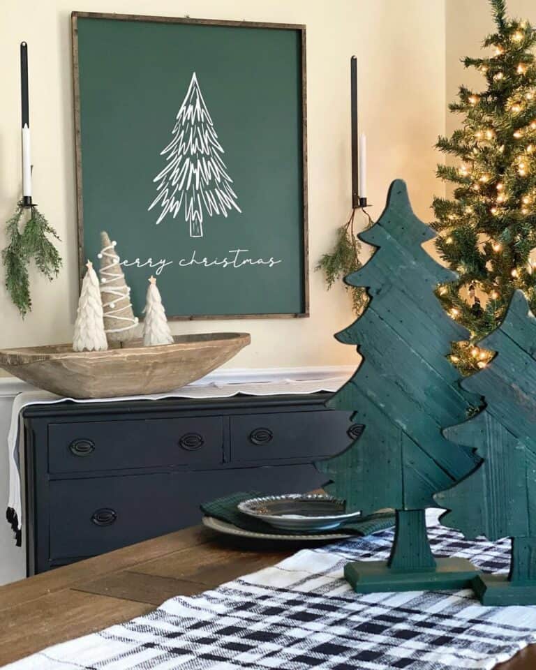 Vintage Christmas Themed Green Room Décor