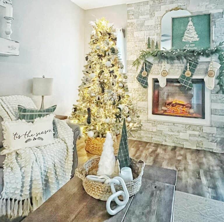 Green Christmas Room Décor