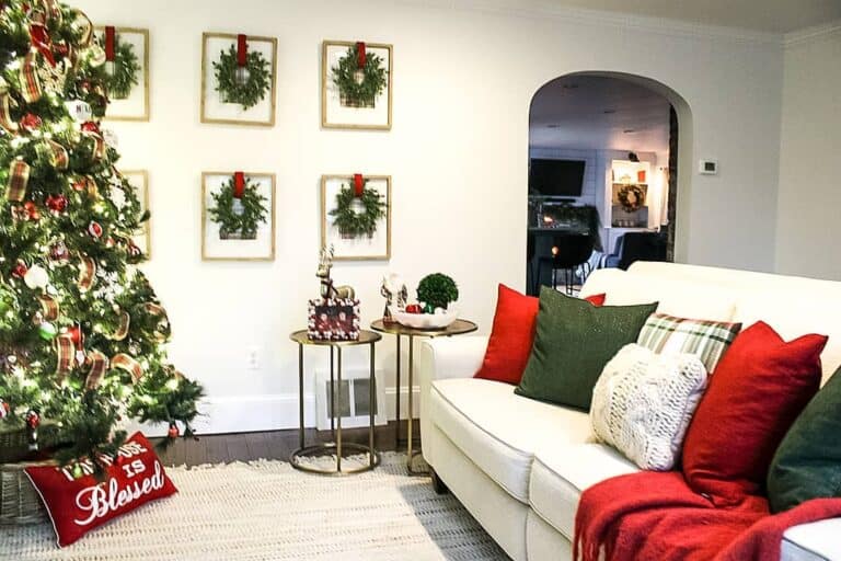Festive Green Room Décor