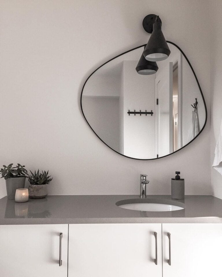 Go Gray in Your Minimalist Bathroom