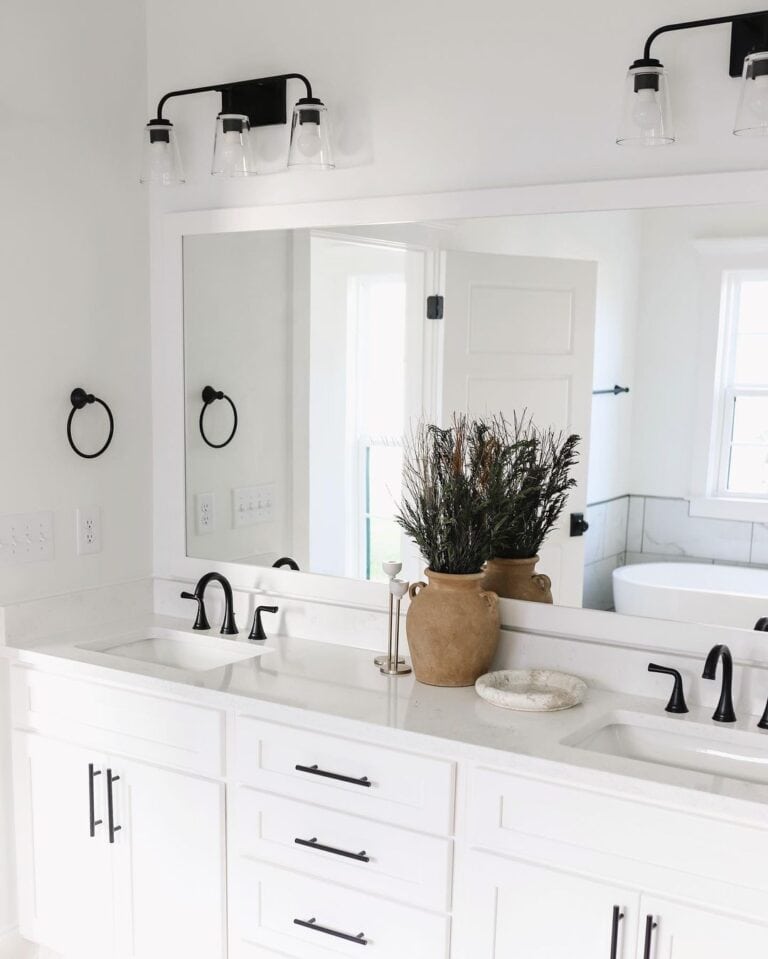 Keep Vanity Décor to a Minimum