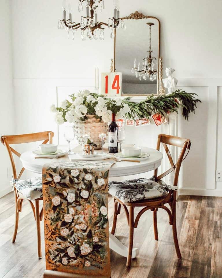 Creative Table Runner Ideas for Pedestal Tables