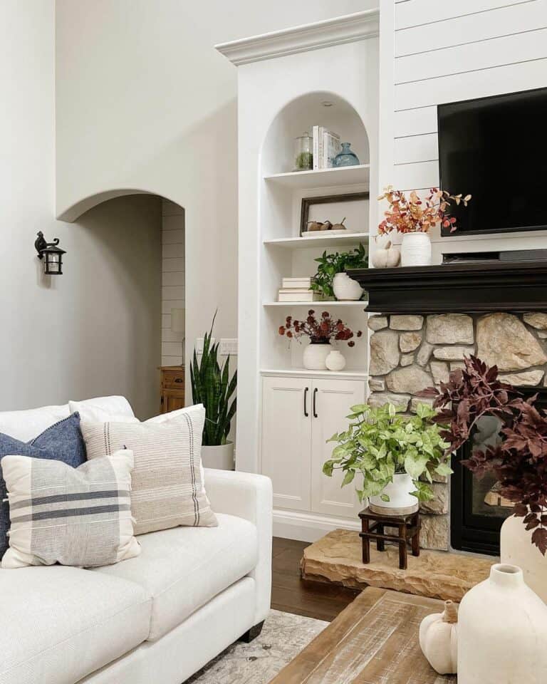 Beautiful Simple Farmhouse Living Room