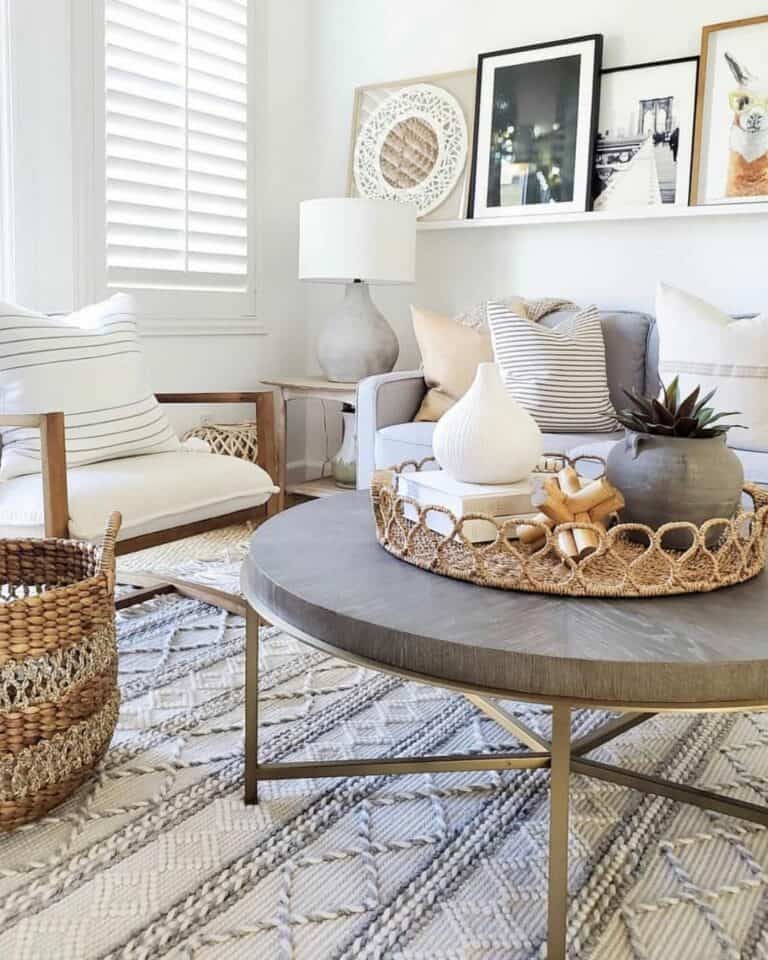 Teardrop Shaped White Vase Décor